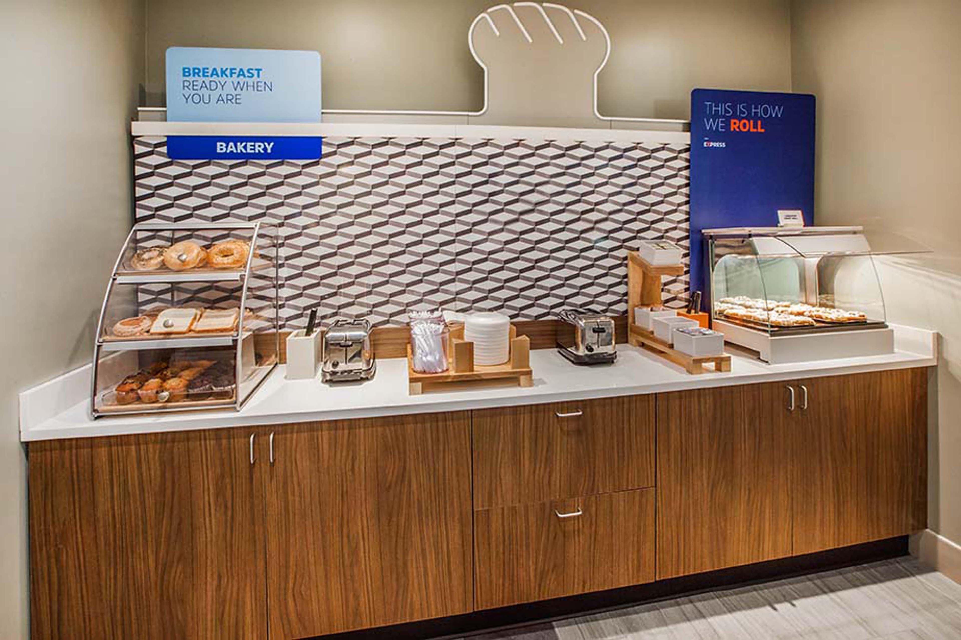 Holiday Inn Express Cincinnati West By Ihg Dent Bagian luar foto